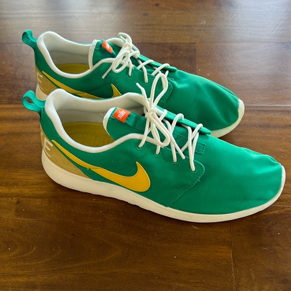 Nike Shoes - Nike Roshe Athletic Shoes